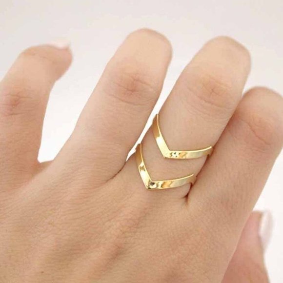 Jewelry - NWOT Gold Arrow Layer Ring